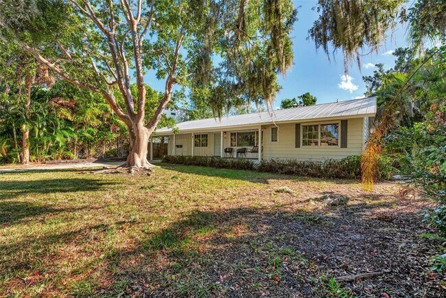 Photo - 1726 Floyd St