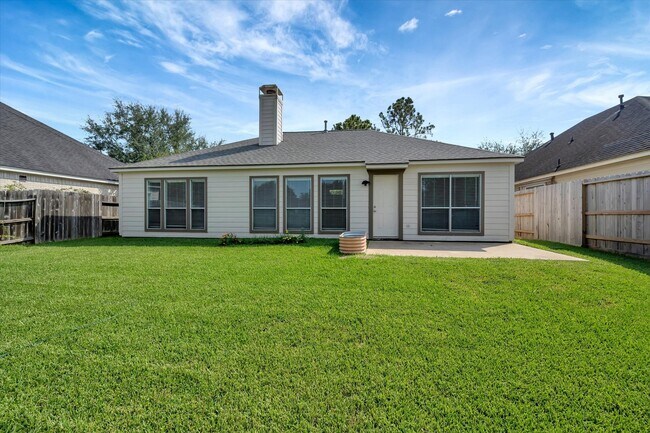 Photo - 3915 Summerfield Dr