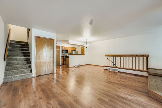 Photo - 5056 Buckingham Rd