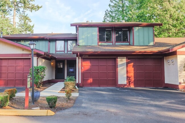Building Photo - Spacious 3bd/2.5ba Smoketree Condo in Federal Way!