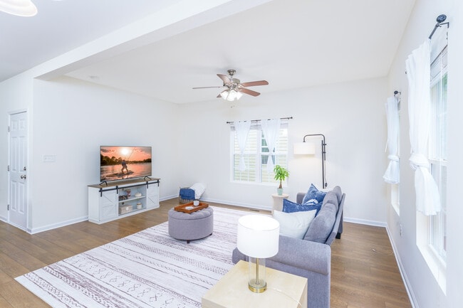 Photo - 131 High Bluff Cir