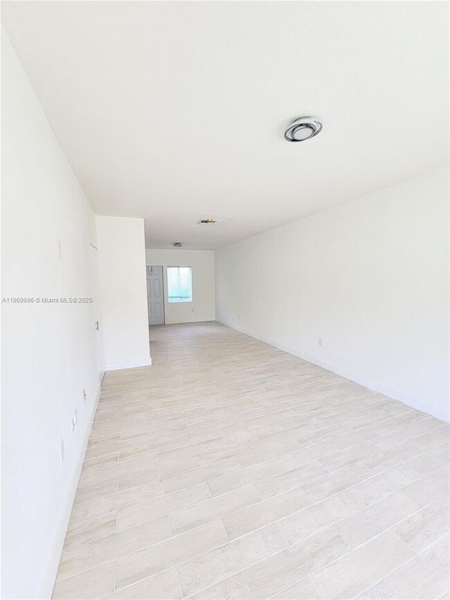 Building Photo - 483 NW 84th Ln Rental
