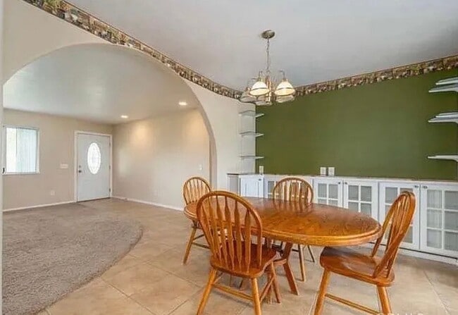 Photo - 633 W 5th St