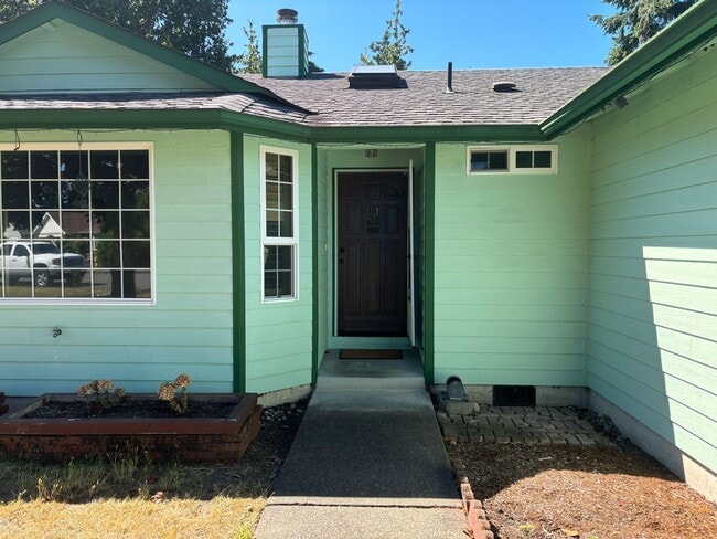 3233 Jeri Dr NE
