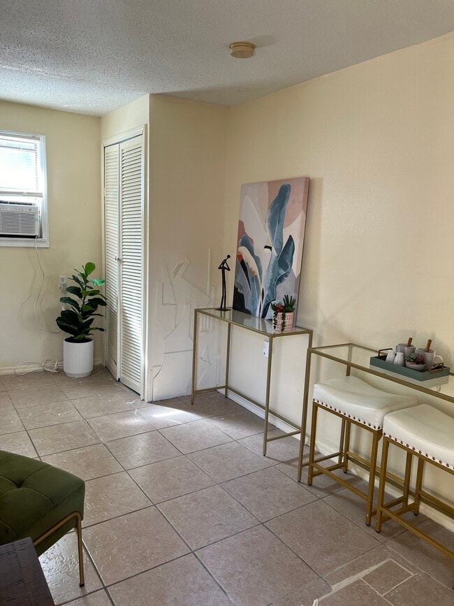 Photo - 1832 Painters St Unidad Back