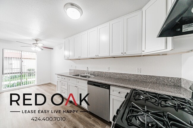 Photo - 17830 Sherman Way Unidad 147