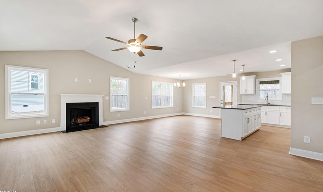 Photo - 77 Falls Riv ct