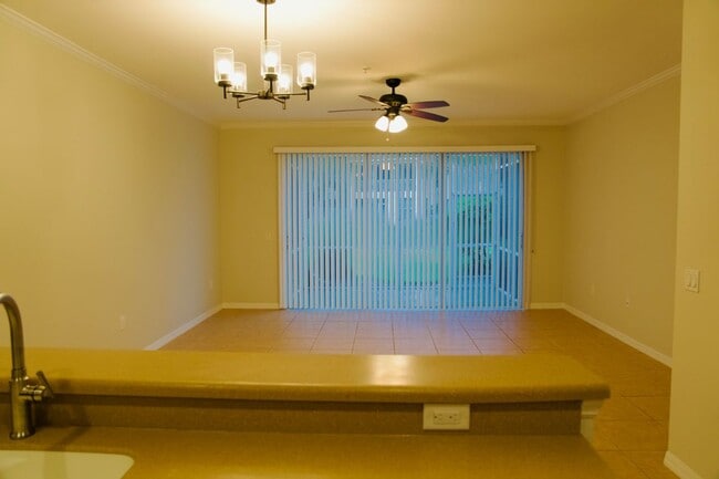 Photo - 1260 Oxford Ln