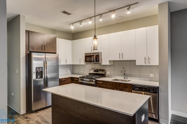 Photo - 851 W Grand Ave Unit 404