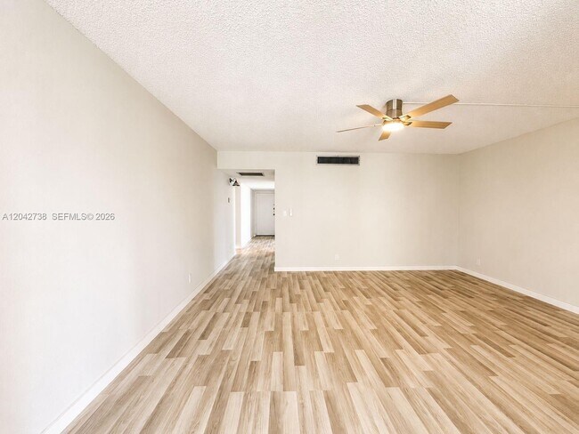 20200 W Country Club Dr Unit PH16