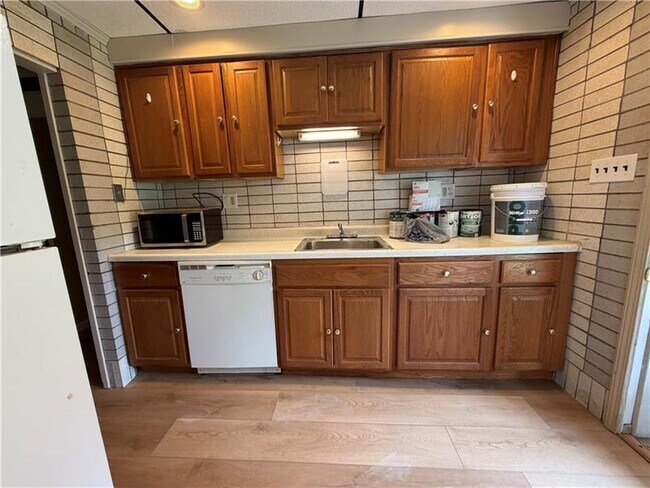 Photo - 735 Athalia St