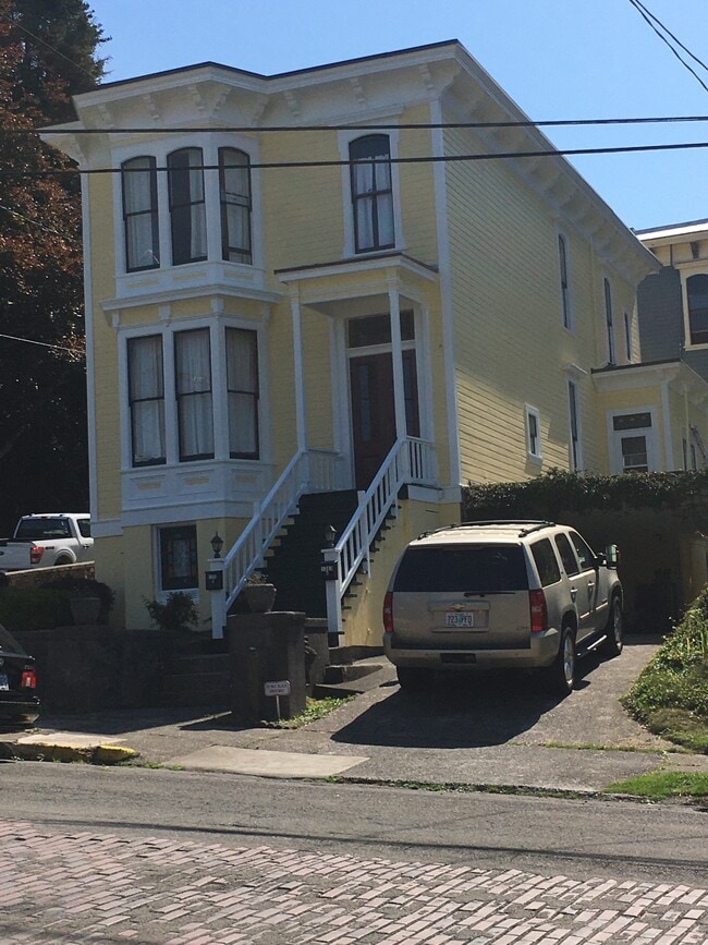 1393 Franklin Ave Unidad A