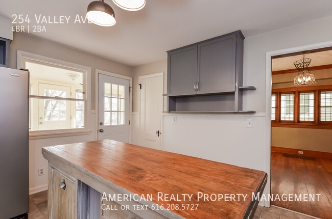 Photo - 254 Valley Ave NW