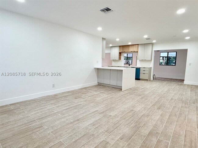 2201 N 54th Ave