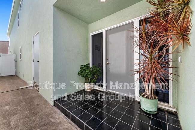 Photo - FRONT UNIT-1707 W BALBOA