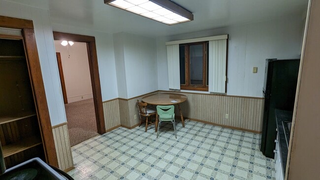 Building Photo - 1037 25th St Unit 3 Bed Apartment Lower
