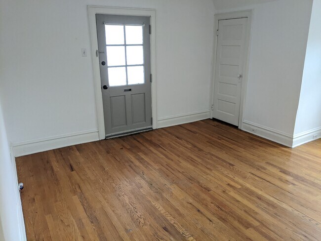 Photo - 1608 W Broad St Unidad 2