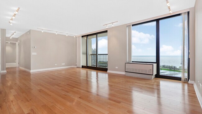 Photo - 2500 N Lakeview Ave