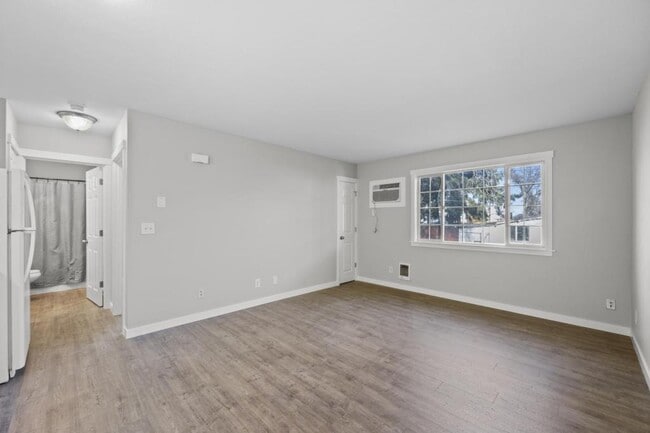 Photo - 920 W Entiat Ave