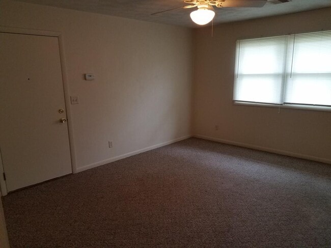 Living room - 775 Dilenbeck Dr Unit #1
