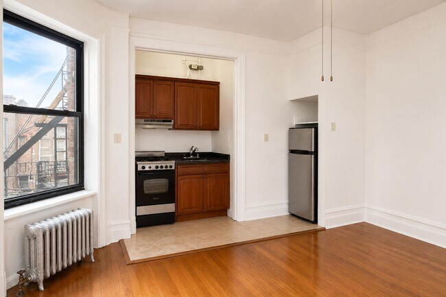 Photo - 45 Tiemann Pl Unit 2N