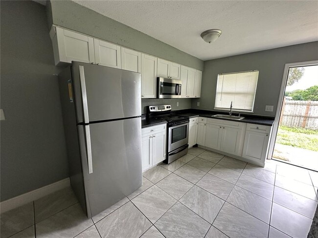 Building Photo - 1112 Martin St Unit C Rental