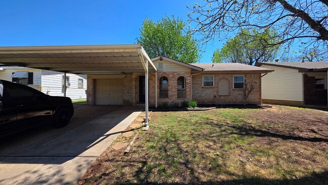 Building Photo - 3 Bed 2 Bath in OKC!