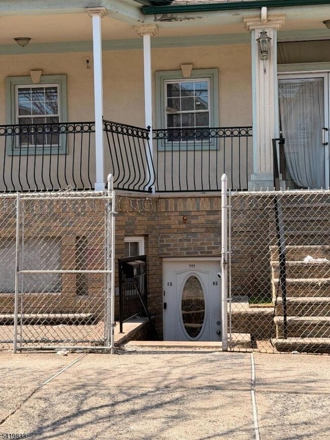 Building Photo - 976 Madison Ave