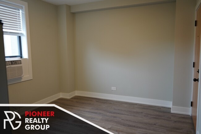 Photo - 501 W Belmont Ave