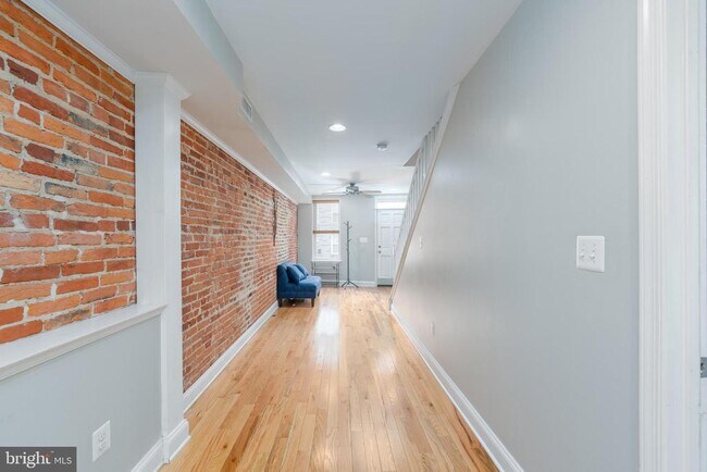 Photo - 1825 Light St