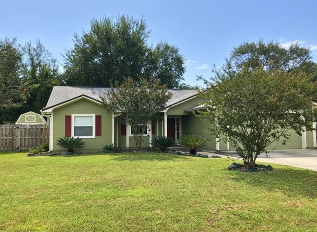 Building Photo - 3/2 home with a fenced in yard!