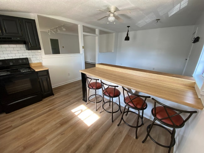 Photo - 610 N Eisenhower Dr Unit Apt 1