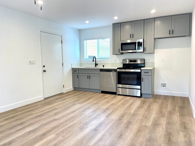 Building Photo - 1655 W Malvern Ave Rental