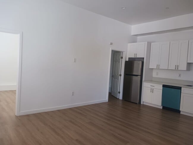 Building Photo - 1518 W Florence Ave Unit 3