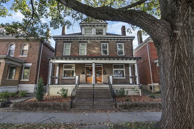 Building Photo - Stunning Restored 4BR Home Steps from Goodale Park & the Short North