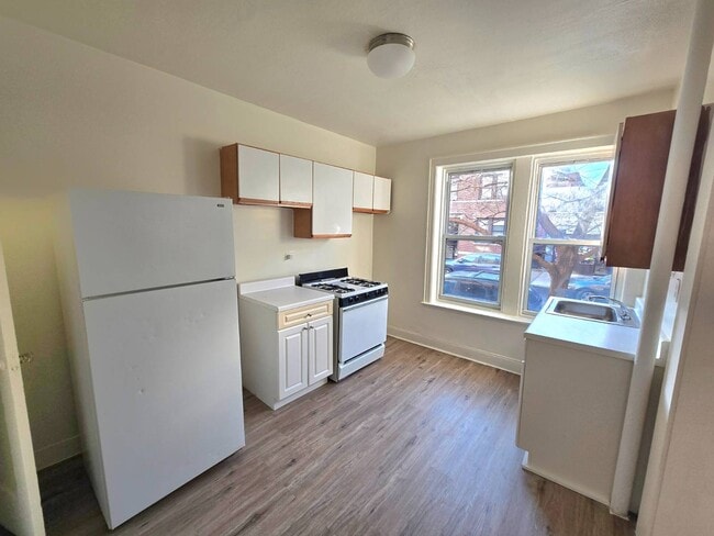 Photo - 40-21 67th St