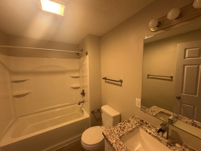 Photo - 1926 E Adams St