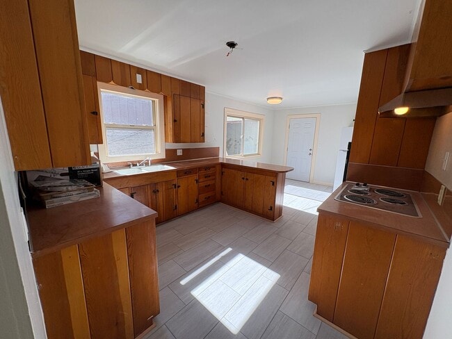 Photo - COZY 2&nbsp;BEDROOM, 1 BATH SINGLE FAMILY HOME LOCATED IN SOUGHT AFTER ORCHARD DISTRICT