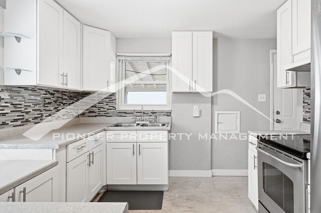 Photo - Spacious Home with Washer/Dryer and Fenced Yard