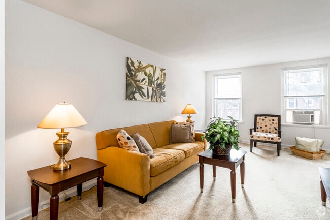 1 BR, 1 BA - 670 SF