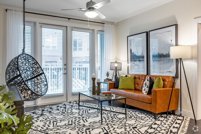 2BR, 2BA - 1085SF - Living Room