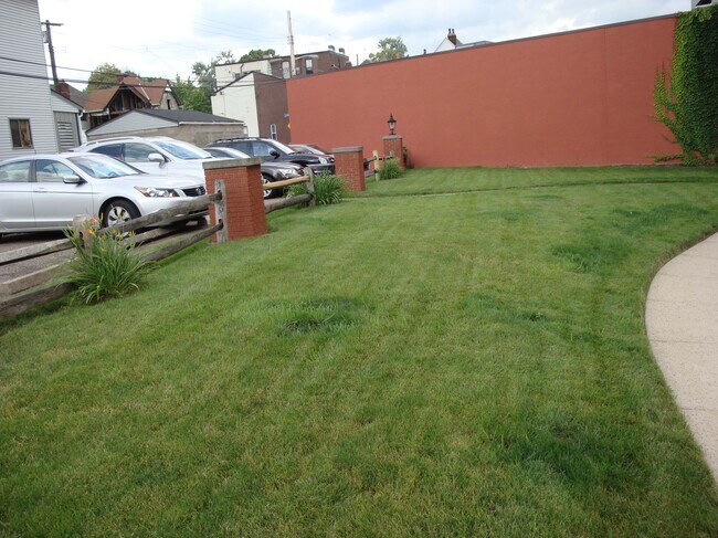 Photo - 449 S Evaline St