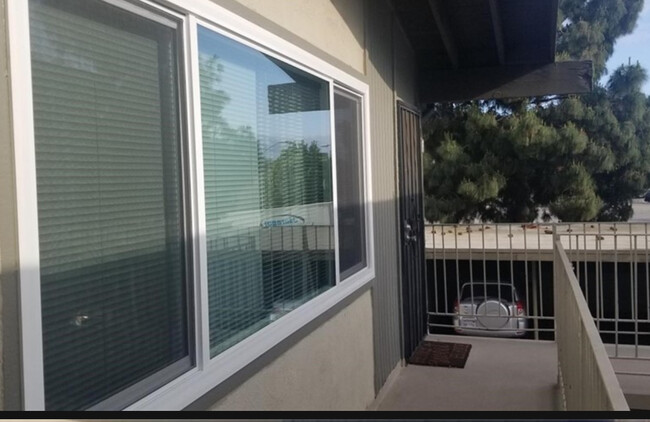 Spacious studio in gated community with parking. Great location! - 23332 Sesame St Unidad 23332 Sesame St. Apt F