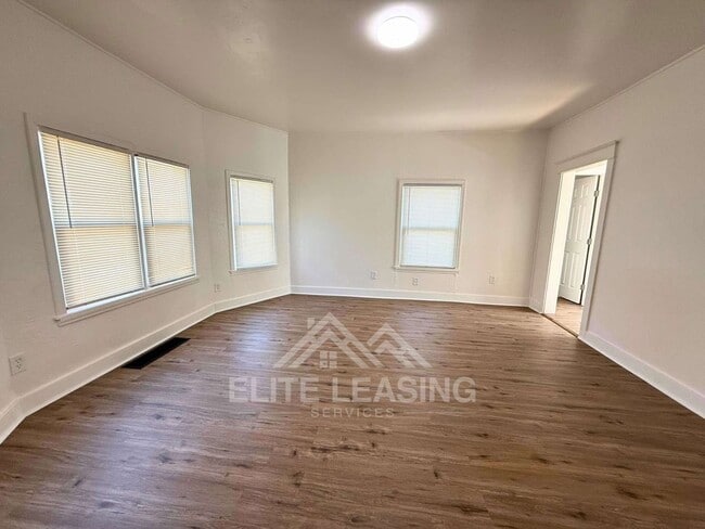 Building Photo - 1500 SW Van Buren St Unit 1