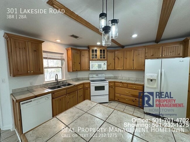 Photo - 301 Lakeside Rd