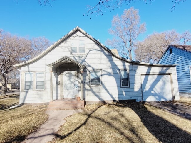 Photo - 922 W 4th St