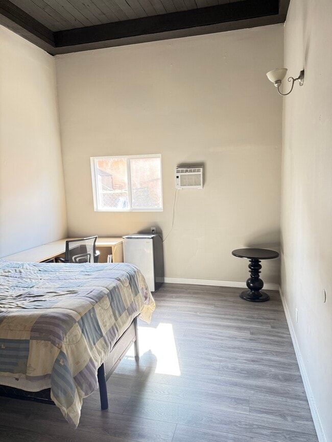 Photo - 1248 W 24th St