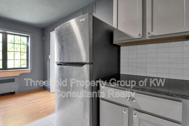 Photo - 451 E Town St Unit 106