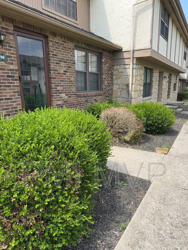 Building Photo - 98 Stornoway Dr W Rental
