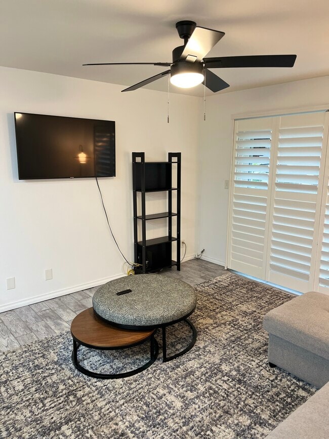 Photo - 363 Newport Ave Unidad 104 Rental